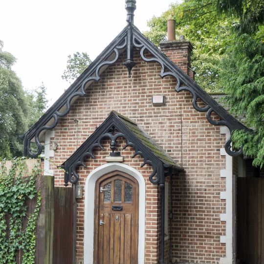 Lodge To Combe House