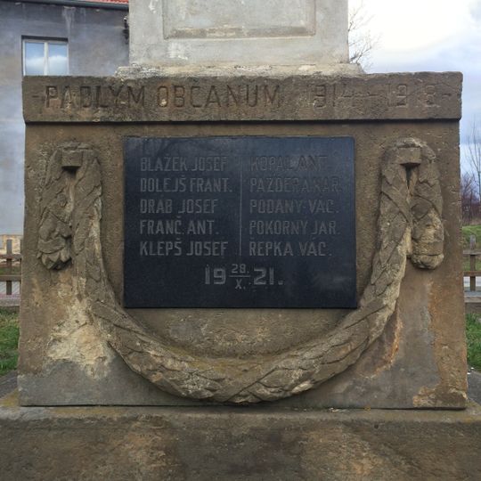 Pomník padlým v 1.světové válce u sochy svatého Václava v Třeboradicích