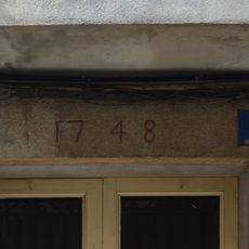 Llinda de la casa al carrer Sant Antoni, 45