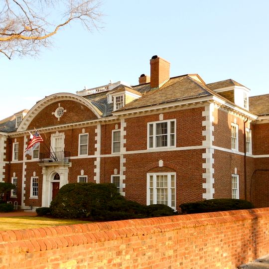 University Cottage Club