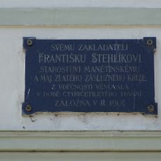 Pamětní deska Františku Stehlíkovi v Manětíně