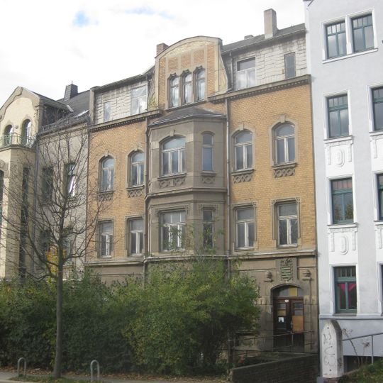 Mietshaus in geschlossener Bebauung mit Vorgarten Yorckstraße 15