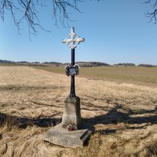Kříž u rozcestí na Dlouhou Lhotu