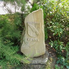 Památník v Dolní Dlouhé Loučce ve středu obce