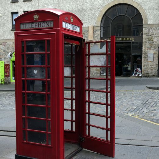 Edinburgh, High Street, Chalmer's Close, K6 Telephone Kiosks