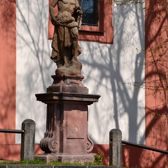 Socha svatého Jana Křtitele na náměstí ve Valči