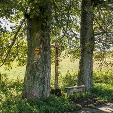 Kříž v Písařově na severním okraji u polní cesty