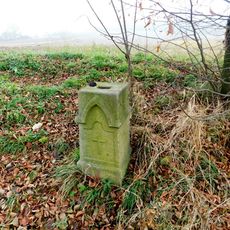 Kříž u silnice mezi Suchou a Okrouhličkou