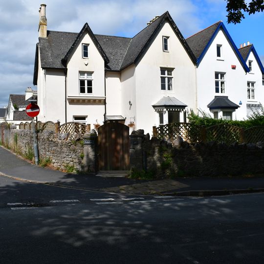 19 And 20, Courtenay Park Road