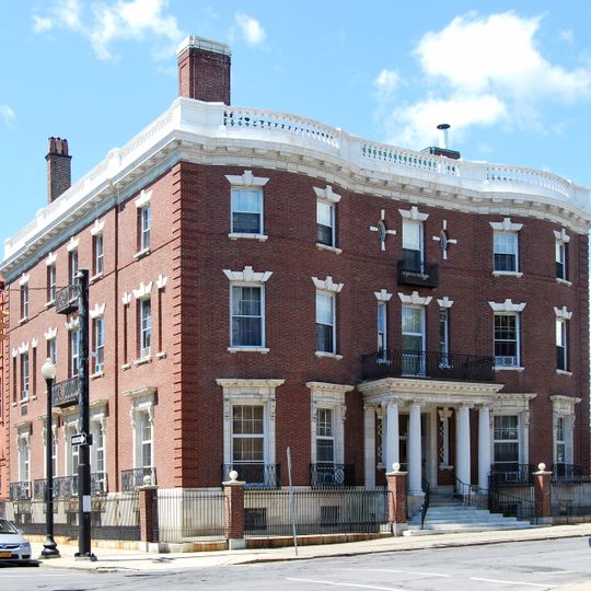 Benjamin Walworth Arnold House and Carriage House