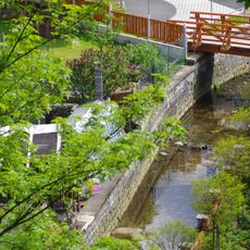 Lávka přes Stříbrný potok v Kraslicích u městského úřadu