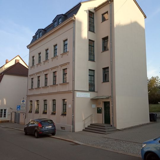Mietshaus in offener Bebauung Freiberger Straße 12