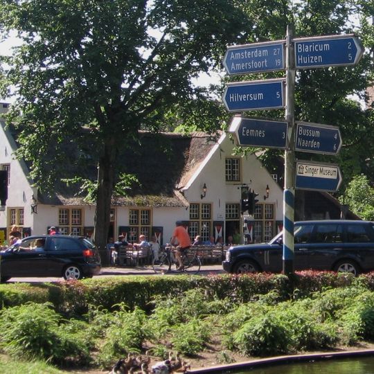 Naarderstraat 1, Laren