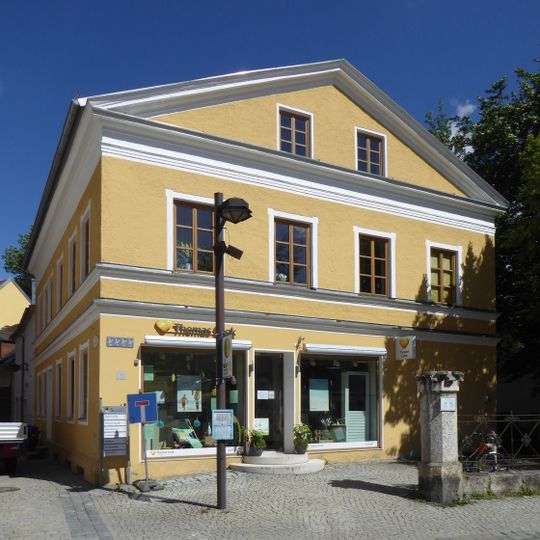 Wohn- und Geschäftshaus