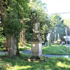 Socha svatého Jana Nepomuckého na rozcestí před klášterem v Teplé