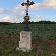 Kříž u silnice východně od Plešic