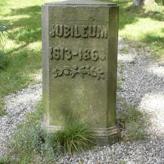 Plantagehuis: gedenkpaal