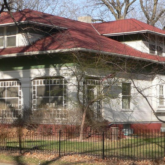 James P. Newton House and Maid Cottage