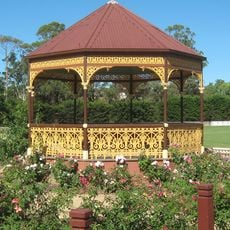 Nieuwesteeg Heritage Rose Garden