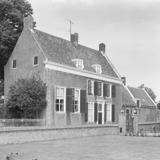 Hazenstraat 2, Sint Maartensdijk