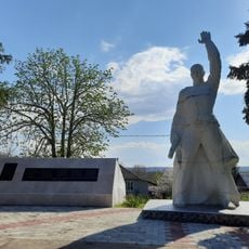 Monument în memoria a 39 consăteni căzuți în 1941-1945