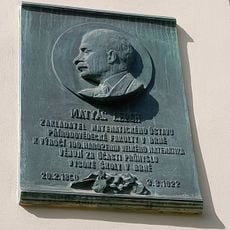 Pamětní deska Matyáše Lercha v areálu Přírodovědecké fakulty v Brně