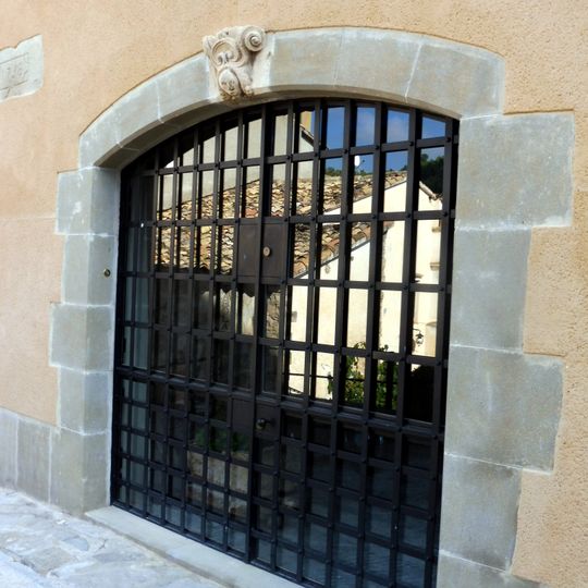 Llinda de porta de cal Tabola