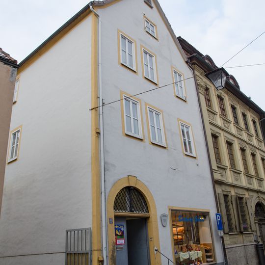 Wohn- und Geschäftshaus