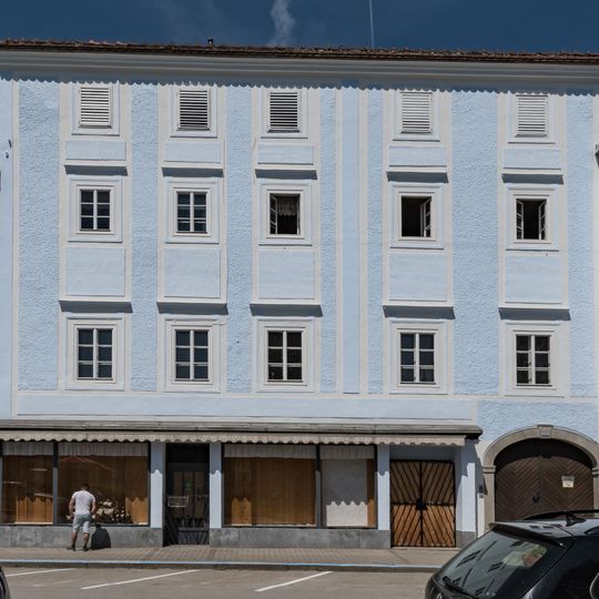 Wohn- und Geschäftshaus