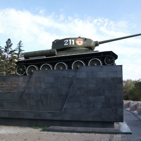 Танк, установленный в честь воинов-земляков, погибших в годы Великой Отечественной войны