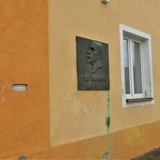 Pamětní deska Tomáše Garrigue Masaryka na škole ve Vysoké