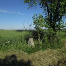 Kříž jihovýchodně od Budeče