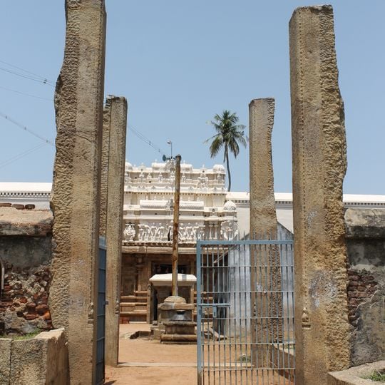 Kunnandarkoil Cave Temple