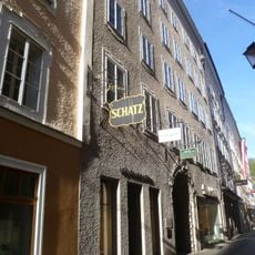 Getreidegasse 3 with Schatz-Durchhaus