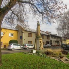 Pomník padlým v Těšeticích u kostela