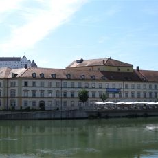 Stadttheater mit Gaststätte