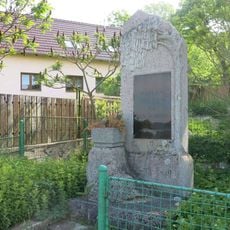 Pomník padlým na návsi v Sutomi