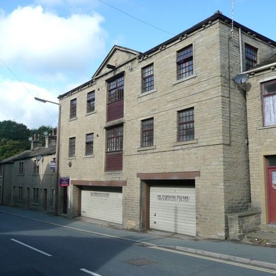 92, Saddleworth Road