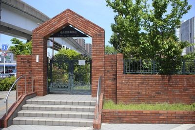 Entrance 0