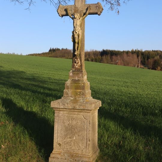 Kříž u silnice severně od Budkova