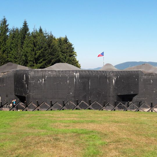 Soubor objektů těžkého a lehkého opevnění s tvrzí Stachelberg