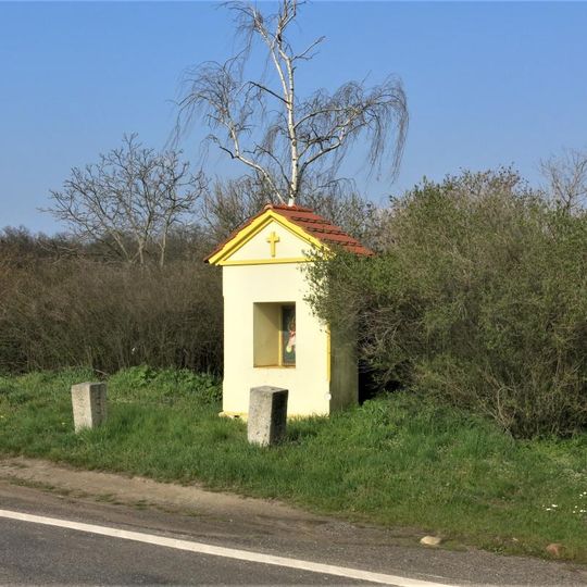 Kaplička u silnice jižně od Šlapanic