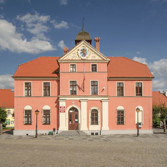 Ratusz w Lewinie Brzeskim