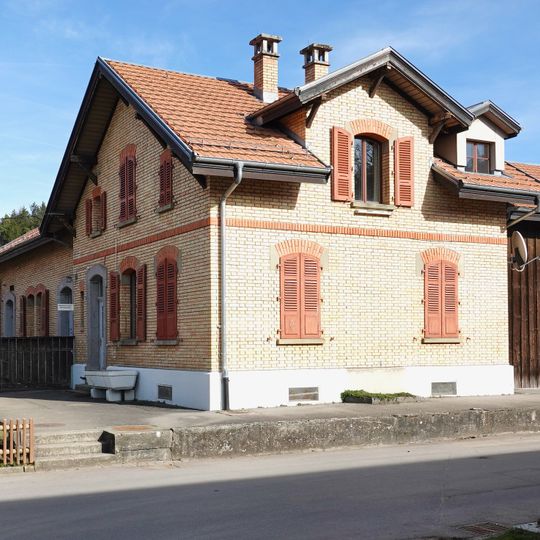 Residential house with workshop