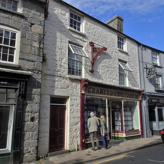 Charlton's Stores, Pet & Aquatic Centre