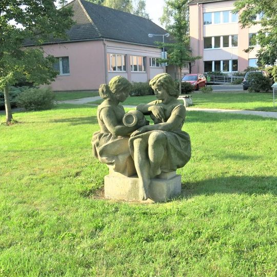 Socha Alegorie Chodova před poliklinikou v Chodově