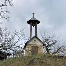 Zvonička na výšině nad domem Obvodová 2/14 v Horním Oldřichově
