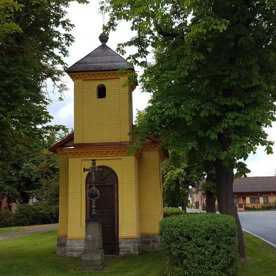 Kaple na návsi v Tlustici