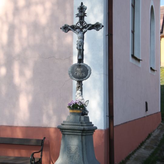 Kříž u kaple sv. Floriána v Ostojkovicích