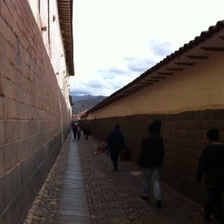 Calles y plazas en la zona monumental del Cuzco